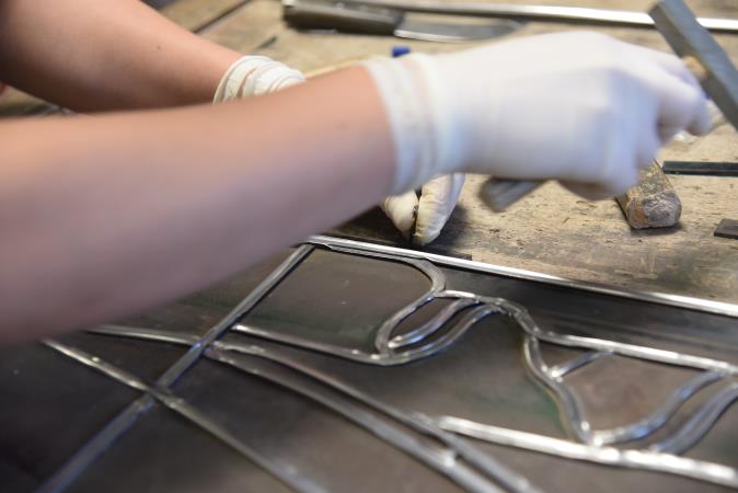 Immobilisation d’une pièce en verre avec deux pointes