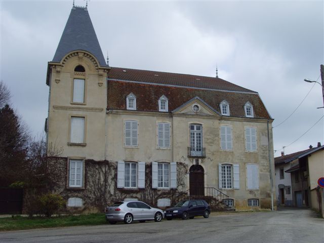 Maison de Brosses vue de loin