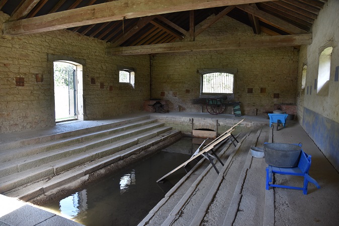 lavoir de Neuville-les-Dames