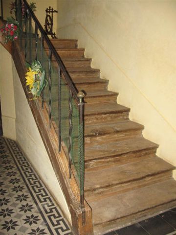 Bas de la monté d’escalier de la maison de Saxe